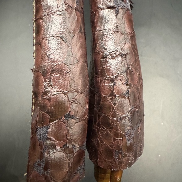 Shakira Barbie Doll with Outfit, Jewelry And Guitar! Guitar Does Not Work. - Picture 9 of 16